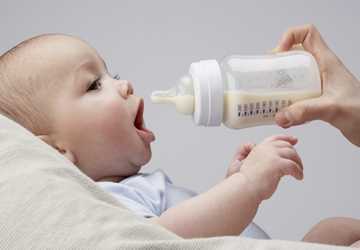 The Pros And Cons Of Using Formula Milk To Feed Your Child